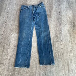 NEW- Women’s Rustler Blue Jeans size 33
